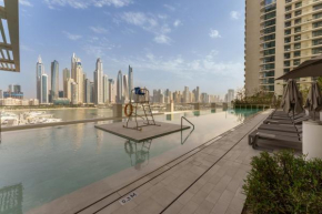 Maison Privee - Upscale Apt with Partial Dubai Marina & Palm Views